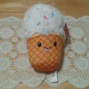 NWT Gigglescape  vanilla ice cream with sprinkles in waffle cone, plush stuffed